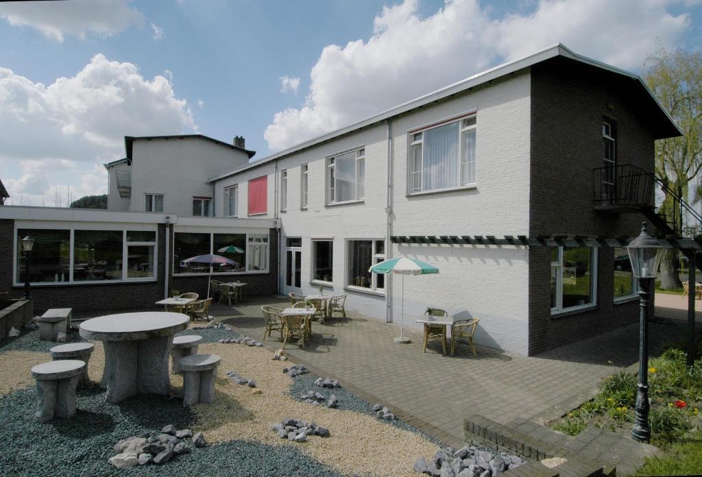 Hotel Restaurant Op De Beek Schin op Geul Exterior photo